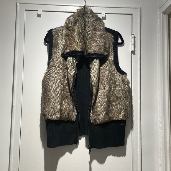 Calvin Klein Jackets & Blazers - Calvin Klein - Faux-fur sweater vest